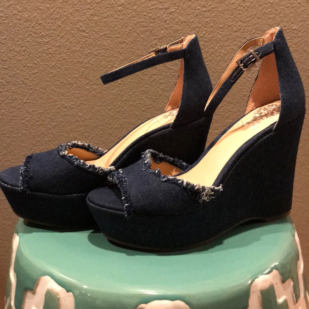 NIB! Vince Camuto Tatchen Denim Platform Sandals